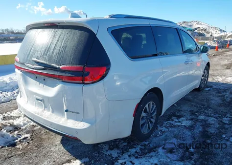 2021 Chrysler Pacifica Hybrid Touring L z USA, uszkodzony, nr VIN 2C4RC1L78MR586455